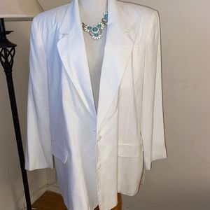 Good Condition Vintage suit size 20W
New with tags Worthington